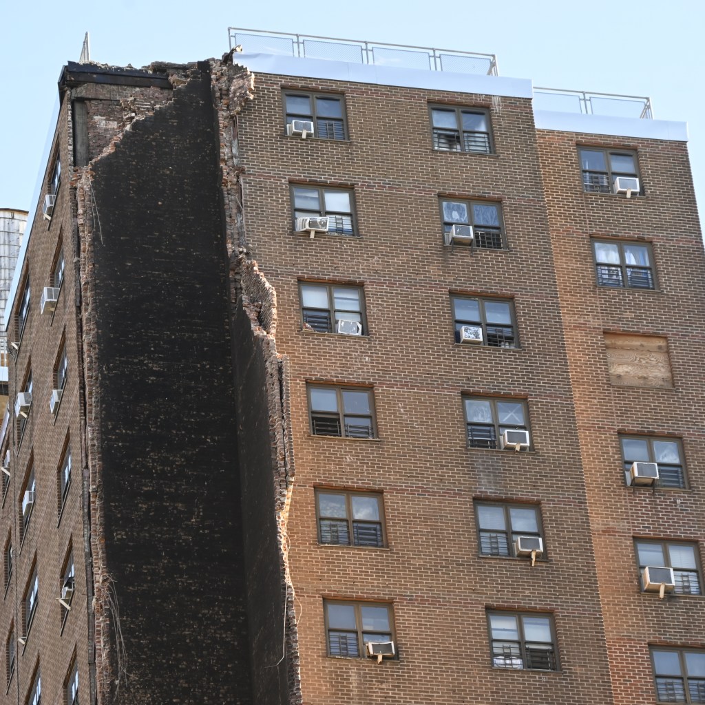 Bronx Building Partially Collapses After Explosion & Officials React Bronx Building Partially Collapses After Explosion & Officials React