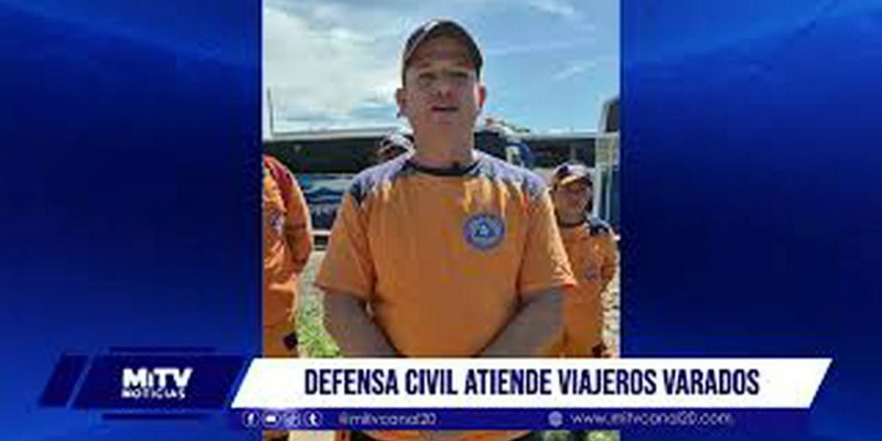 Defensa civil atiende viajeros varados