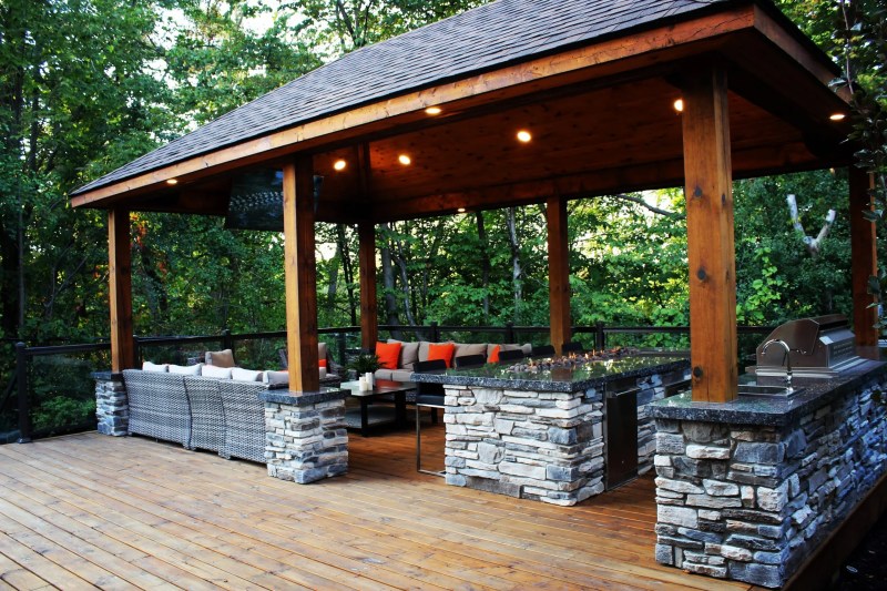 covered outdoor kitchen ideas - Ilustrasi 3