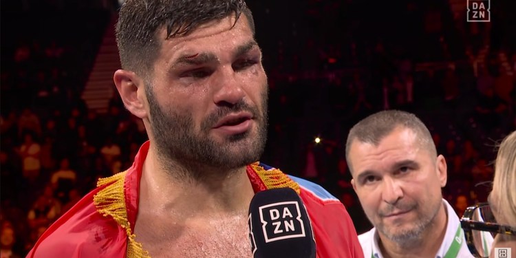 Boxeador exalta Jesus após se tornar campeão mundial: “Não fui eu, foi Cristo em mim”