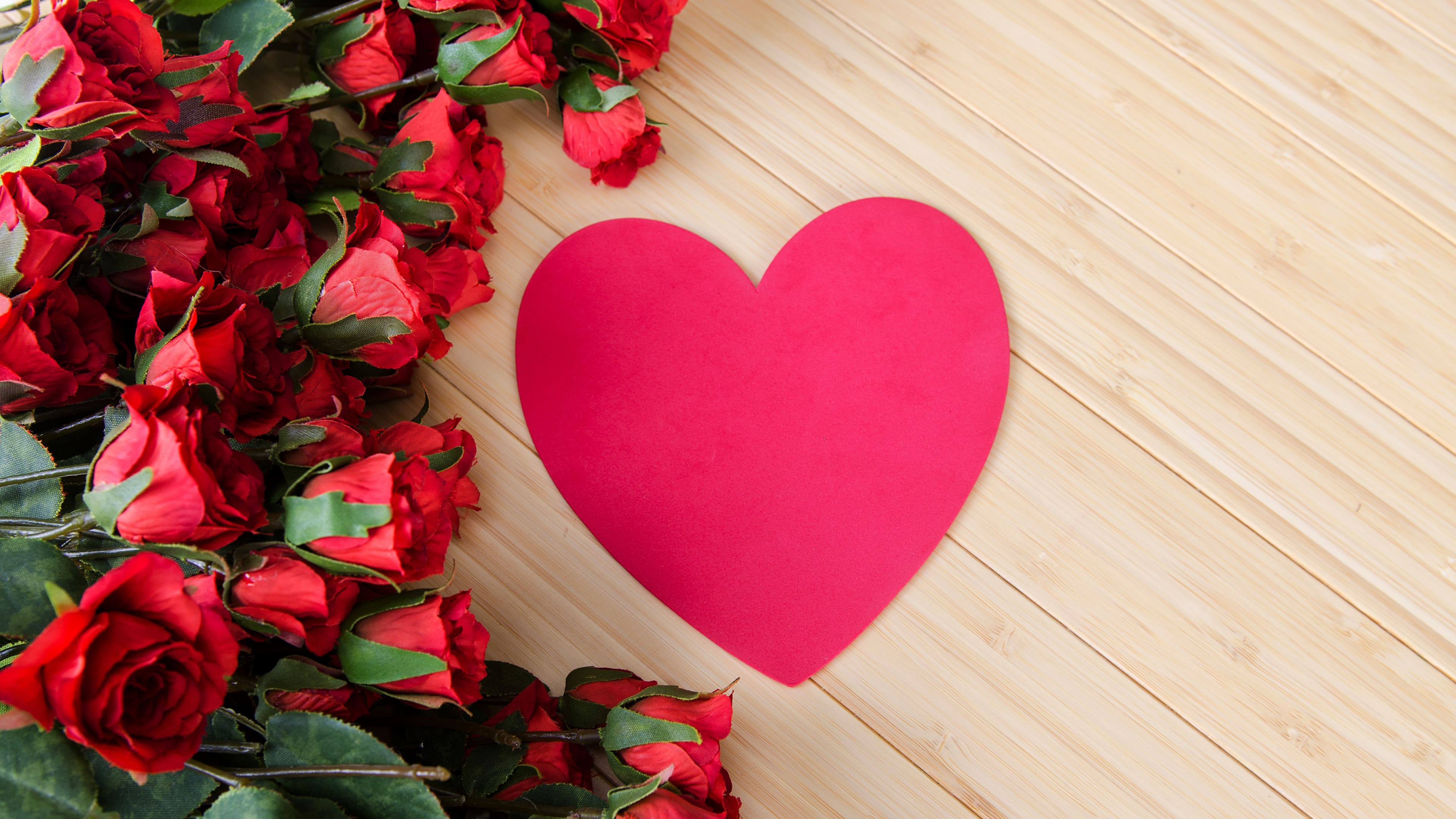 нарисованное сердце на прозрачном фоне