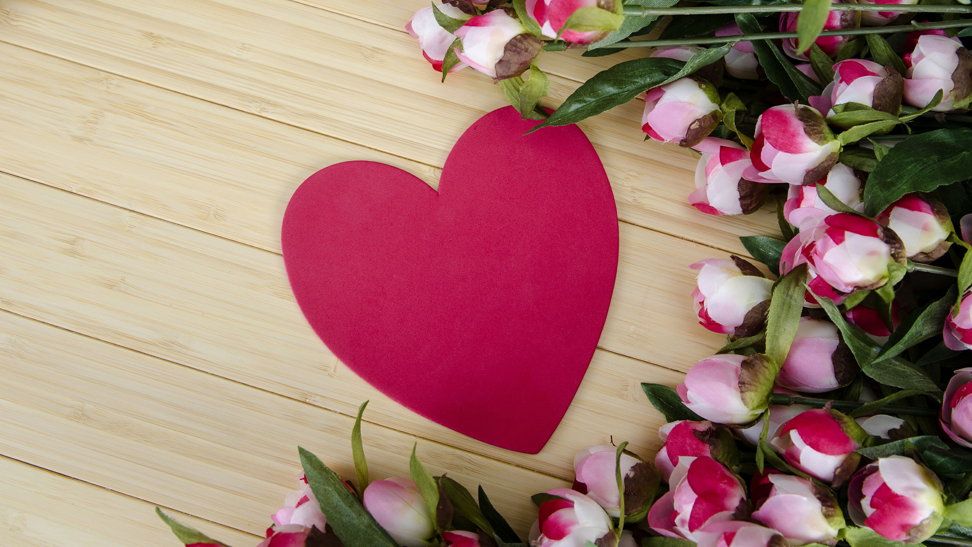 сердце нарисованное кровью