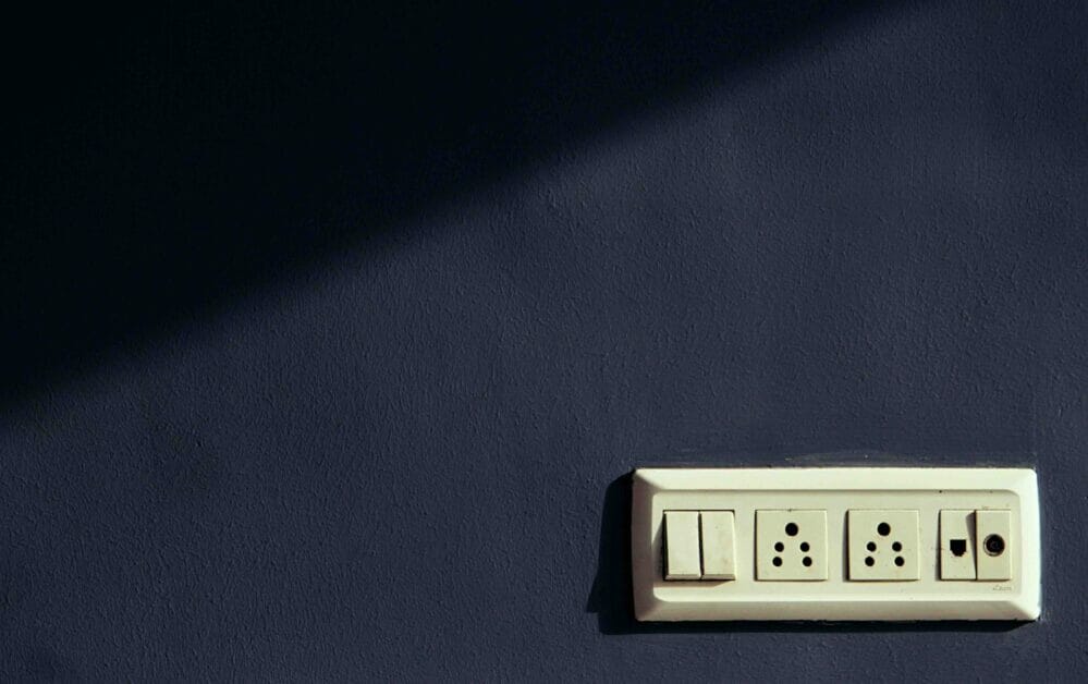 How To Wire A Light Switch And Outlet Easy Steps How To Wire A Light Switch And Outlet Easy Steps