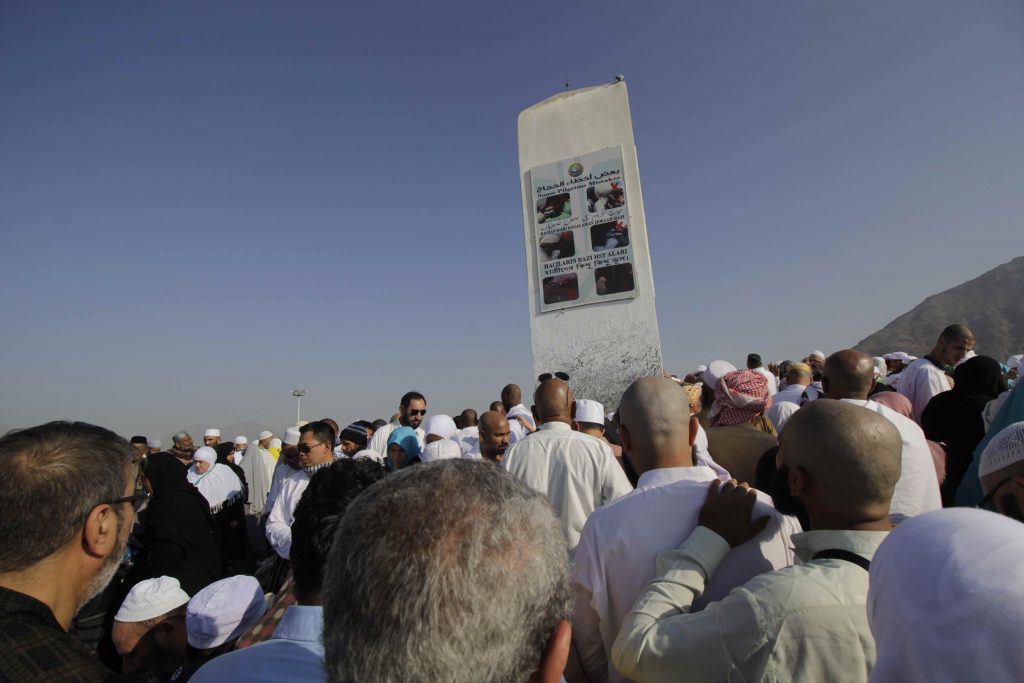 Bukan Sembarang Ritual, Ini Makna di Balik Lempar Jumroh - Umroh.com