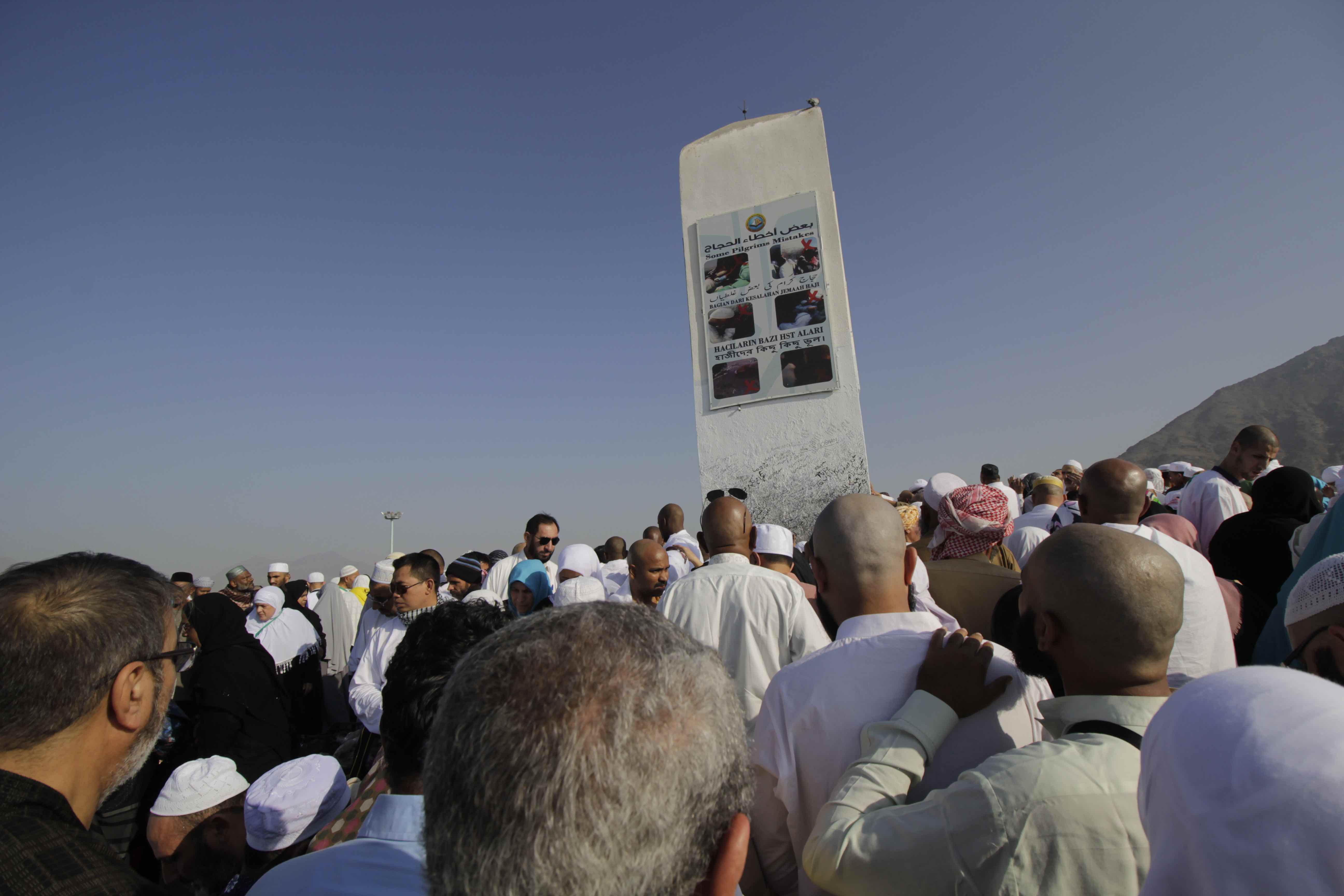 Bukan Sembarang Ritual, Ini Makna di Balik Lempar Jumroh - Umroh.com