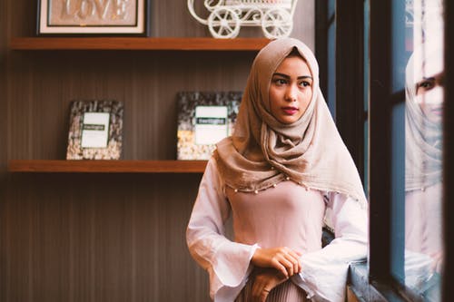 Begini Pengertian Jilbab Sesuai Syariat Islam - Umroh.com