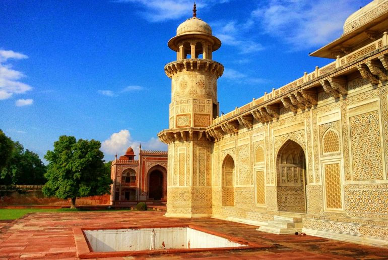 9 Cara Ampuh Menguasai Energi Negatif agar Tetap Waras! - Umroh.com