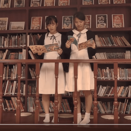 街拍：綠衣短裙學生妹 身材高桃 - 每日頭條