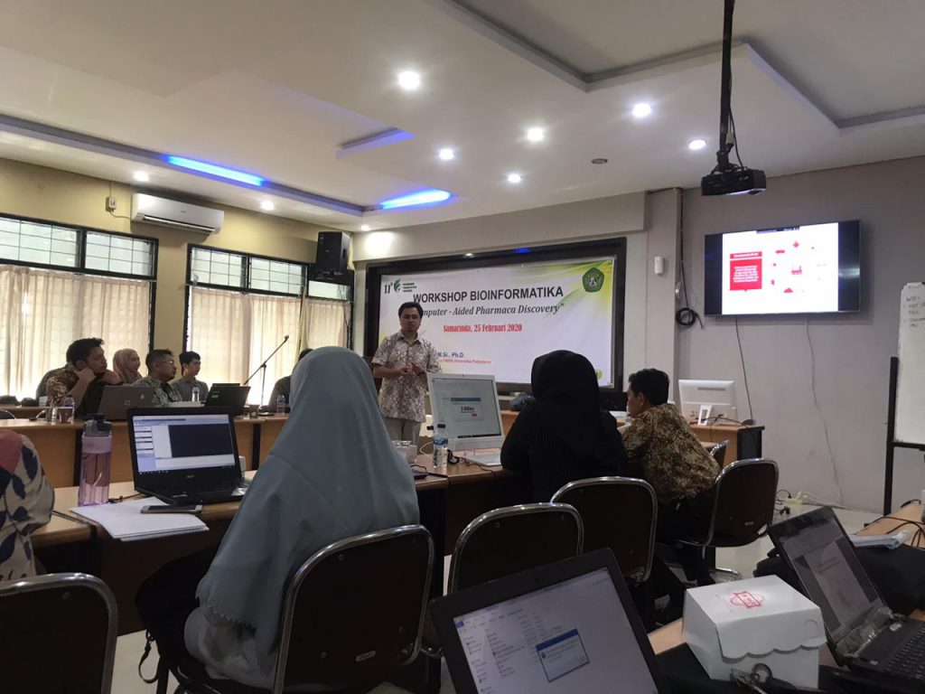 Fakultas Farmasi UNMUL Adakan Workshop Bioinformatika