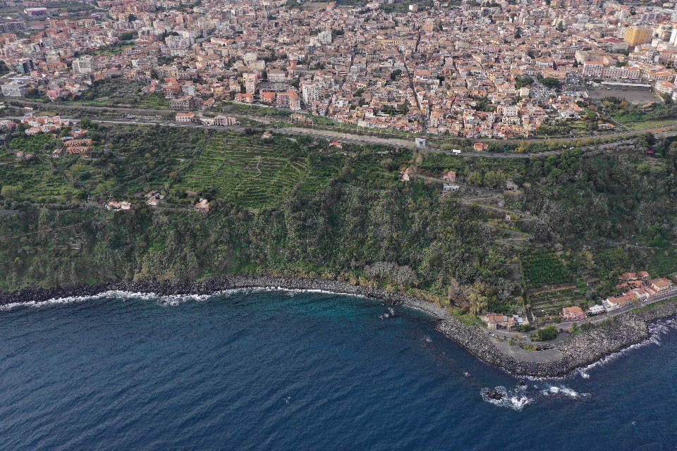 Acireale - Wikipedia 640_x_960_jpg