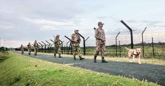 BSF bans farming | কাঁটাতারের ১০০ মিটারের মধ্যে চাষে নিষেধ বিএসএফের, সমস্যায় স্থানীয় কৃষকরা