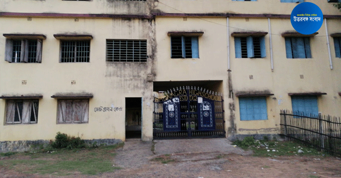 Gazole | ঘন্টা বাজাচ্ছেন প্রধান শিক্ষক! গাজোলের একাধিক স্কুলে সংকটের ভয়াবহ ছবি