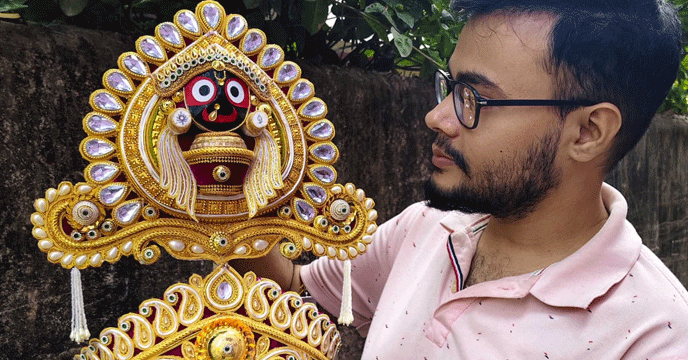 Balurghat | জগন্নাথ দেবের সৌজন্যে কদর বাড়ছে শোলাশিল্পের!