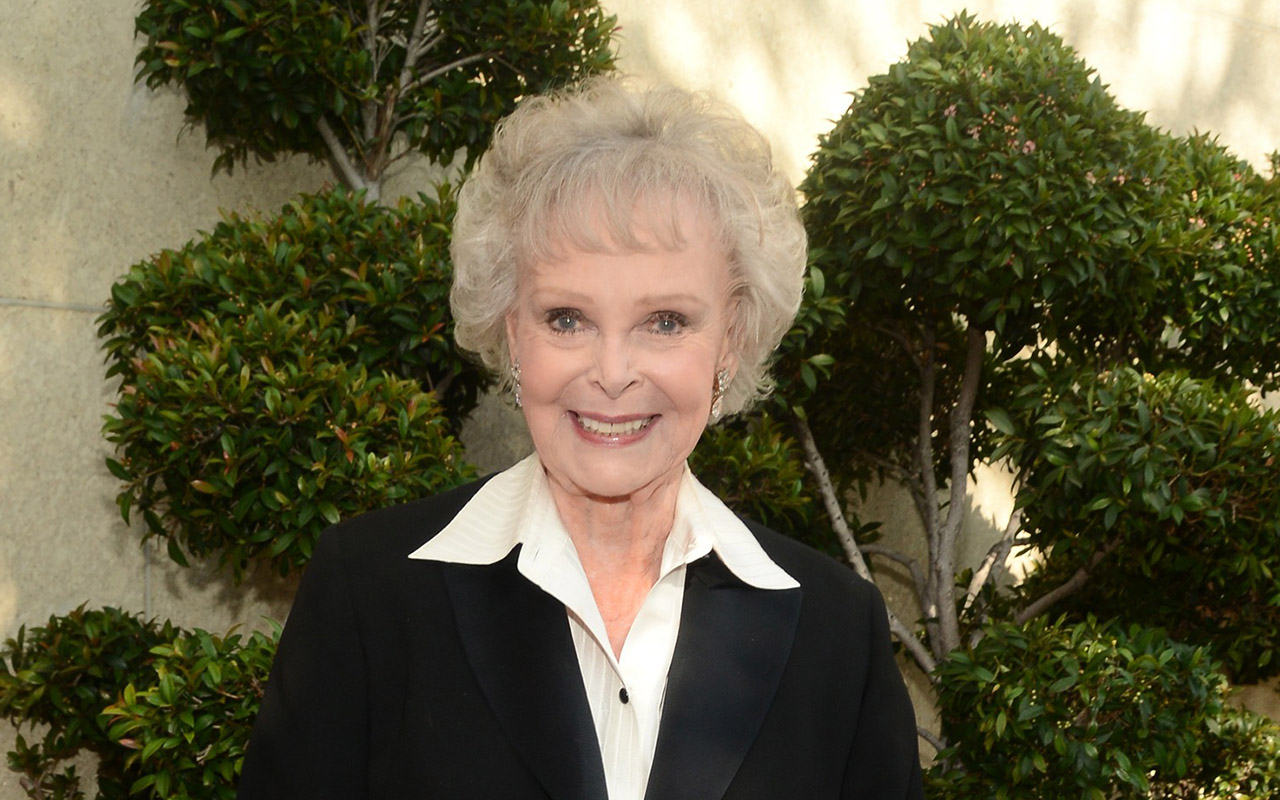 June Lockhart, ‘Lost In Space’ and ‘Lassie’ Star, Dies at 100