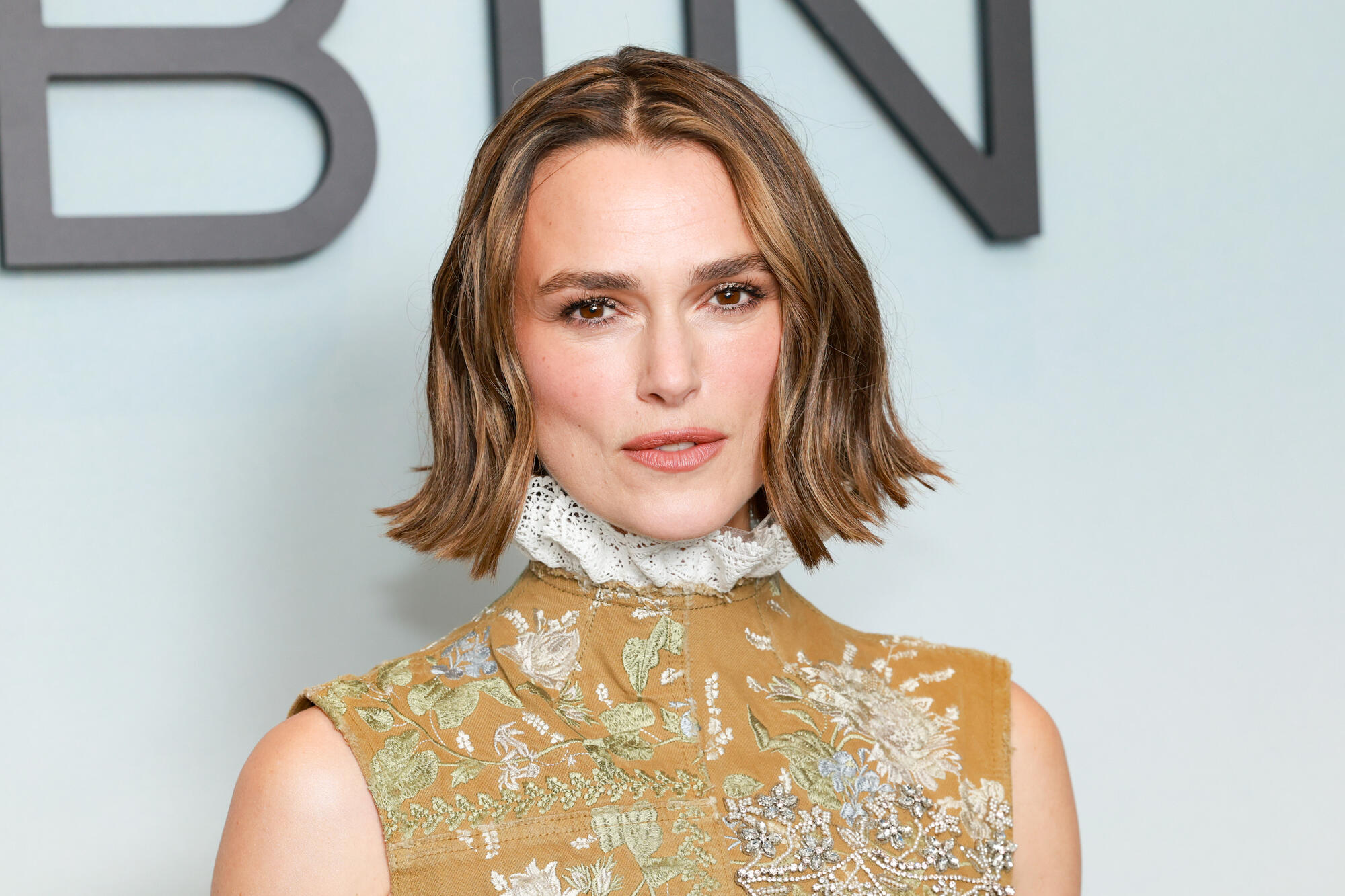 Keira Knightley Says Paparazzi Shouted ‘Whore’ at Her to Incite Violent Reactions; She Once Stood Still for Five Hours to Block Them From Getting a ‘Valuable Shot’