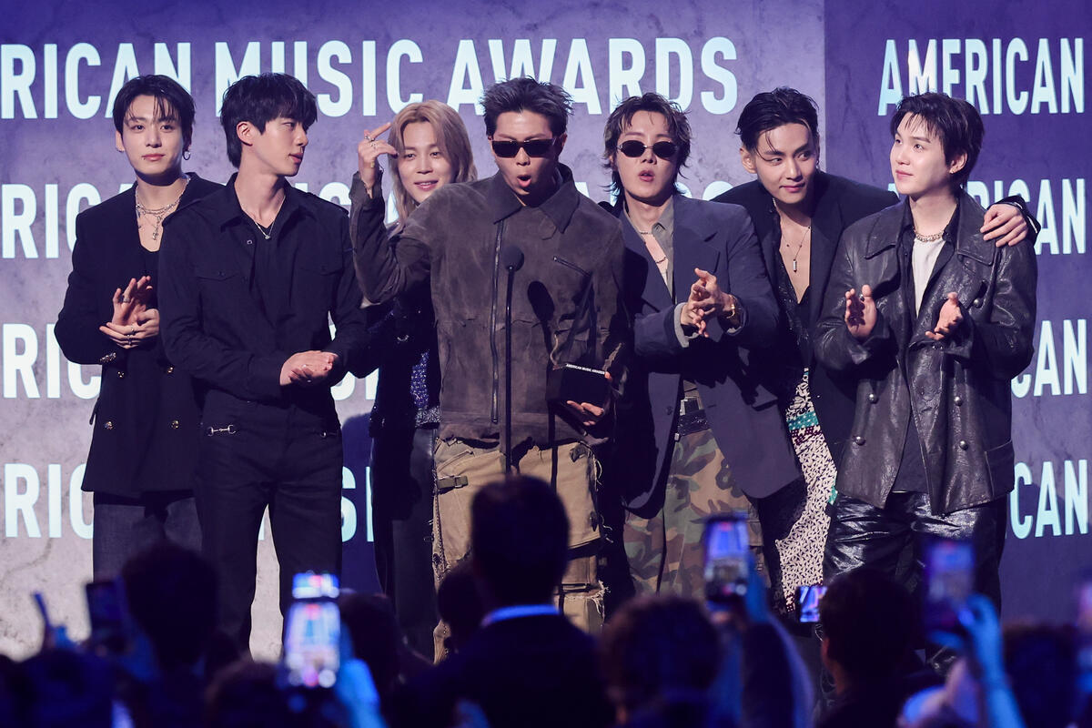 BTS, Katseye, Sombr y ‘Golden’ ganan los máximos honores en los American Music Awards