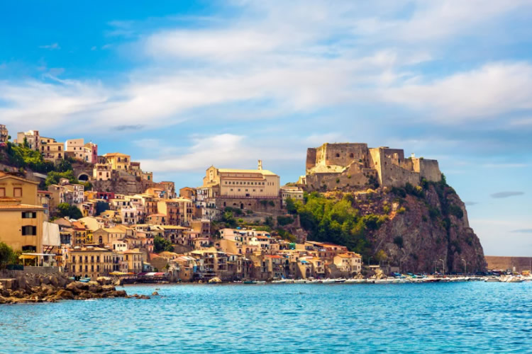 morar na calabria,calabria italia,itália paga para morar na calabria