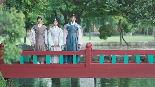 Under the Queen’s Umbrella Episode 2 VOSTFR