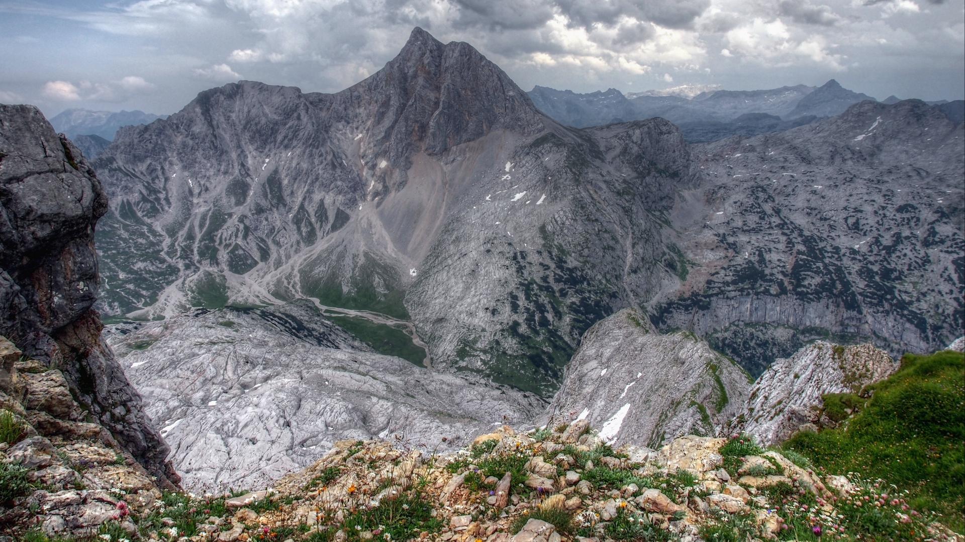 Mountainscape wallpaper