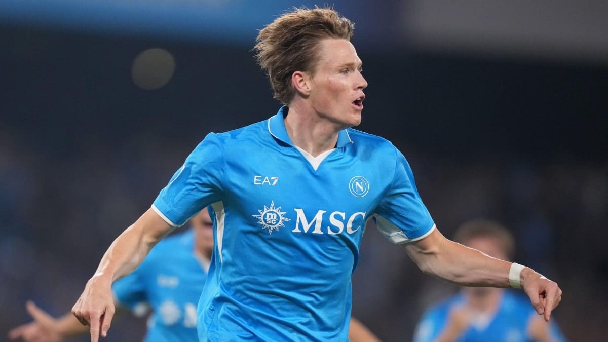 Gol de McTominay entrega título de la Serie A al Napoli a pesar de la presión del Inter de Milán.