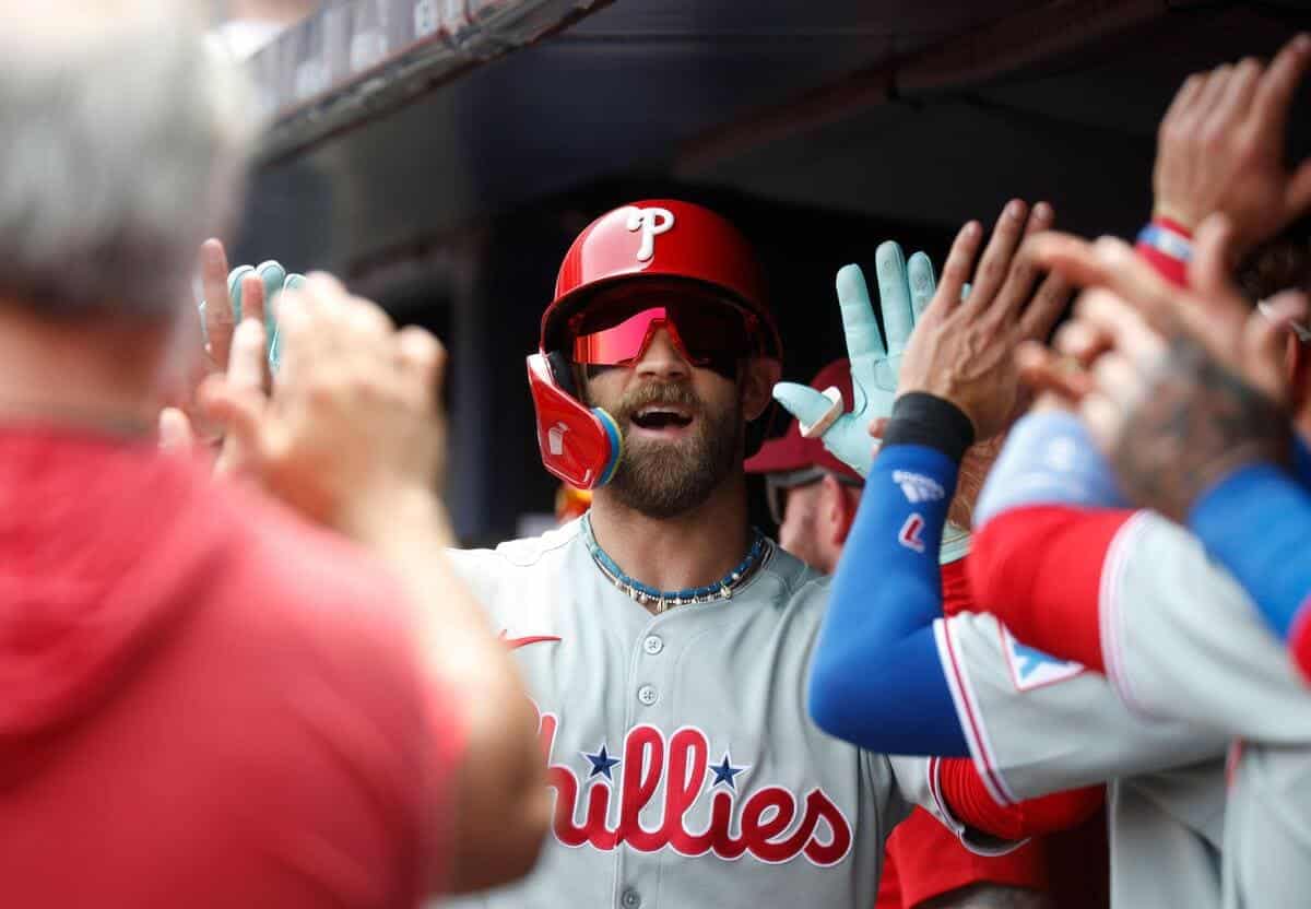 Bryce Harper de los Phillies Insultó al Comisionado Durante una Reunión