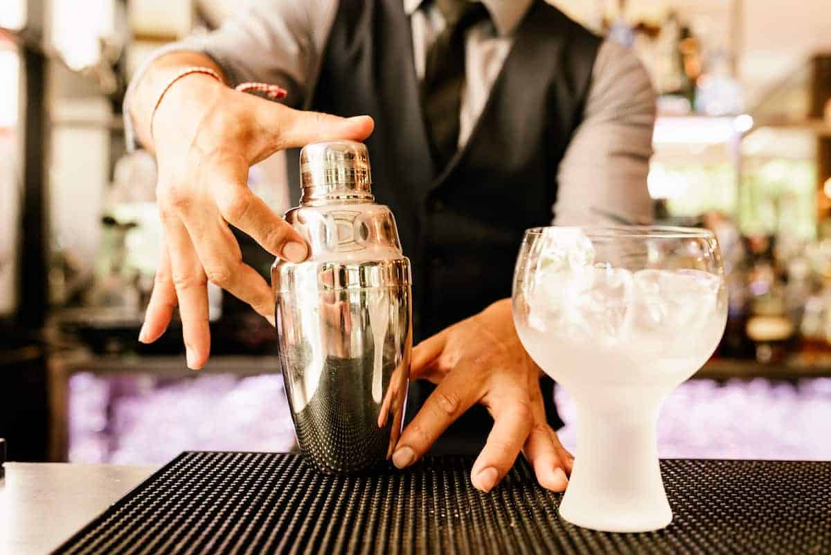 Stipendio Barman: A Quanto Ammonta Il Guadagno Di Un Barman 801_x_1200_jpg