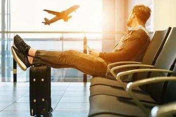 Vacanze da sogno o salasso assicurato? Dieci trucchi per non finire in bancarotta Vacanze da sogno o salasso assicurato? Dieci trucchi per non finire in bancarotta