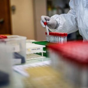 Covid in Italia, arriva la variante Stratus: preparatevi a nuovi sintomi e contagi che non vi aspettate