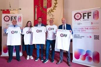 Riminiwellness Off: il circo del benessere che invade la città, perché a chi serve il nonsenso della fiera? Riminiwellness Off: il circo del benessere che invade la città, perché a chi serve il nonsenso della fiera?