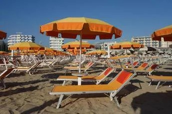 Ue fa la morale all’Italia sui balneari: risolviamo ‘sto pasticcio una volta per tutte Ue fa la morale all’Italia sui balneari: risolviamo ‘sto pasticcio una volta per tutte