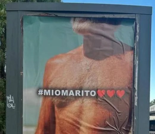 Torino si diverte con i poster dei guardoni in mutande, il nuovo capolavoro della decenza cittadina