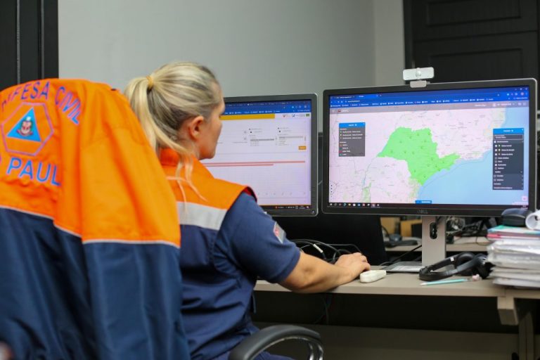 Defesa Civil emite aviso sobre ventos intensos em todo o Estado.