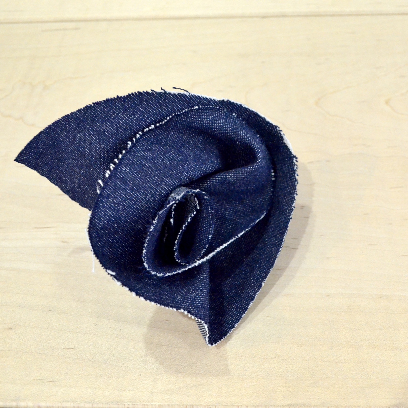 バラのコサージュ 型紙 (無料ダウンロード) – AKKA EM STUDIO