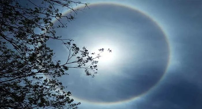 Fenomena Halo Matahari Menyapa dari Langit Bontang, Inilah Penyebabnya -  Akurasi