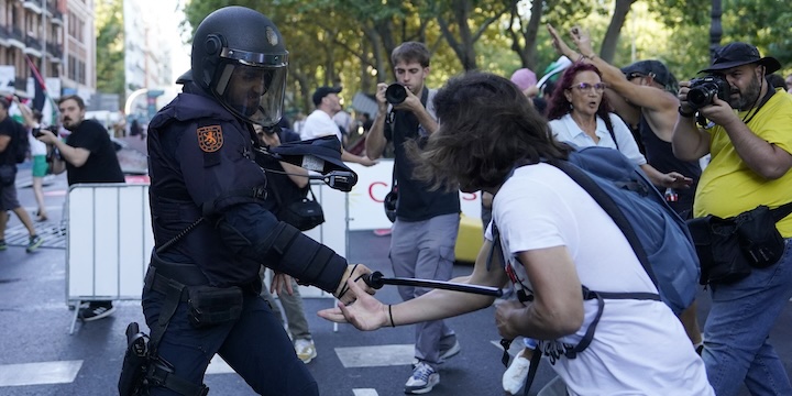 Anti-Israel Protests Force Early End to Vuelta a Espana Cycle Race