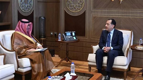 رئيس الوزراء يبحث سبل تعزيز التعاون الاقتصادي والاستثماري مع السعودية رئيس الوزراء يبحث سبل تعزيز التعاون الاقتصادي والاستثماري مع السعودية