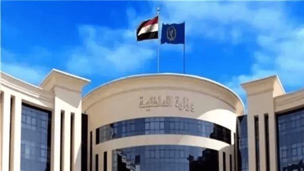 «الداخلية» تقرر السماح لـ 84 مواطنًا مصريًا بالحصول على جنسيات أجنبية «الداخلية» تقرر السماح لـ 84 مواطنًا مصريًا بالحصول على جنسيات أجنبية