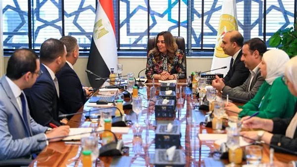 الحكومة تتلقى مقترحًا لإنشاء نظام رقمي لرصد منظومة جمع ونقل وتدوير المخلفات الحكومة تتلقى مقترحًا لإنشاء نظام رقمي لرصد منظومة جمع ونقل وتدوير المخلفات