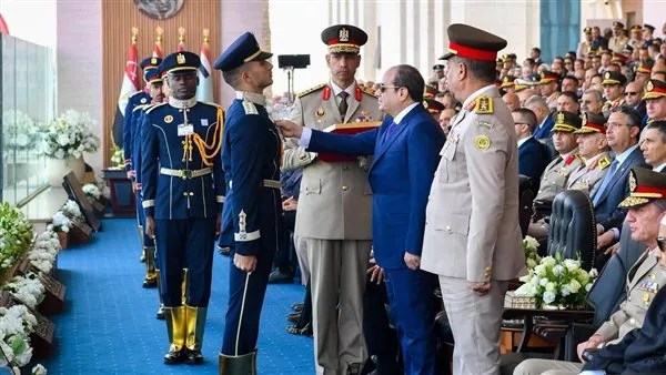 الرئيس السيسي يشهد الاحتفال بتخريج دفعات جديدة من الأكاديمية والكليات العسكرية الرئيس السيسي يشهد الاحتفال بتخريج دفعات جديدة من الأكاديمية والكليات العسكرية