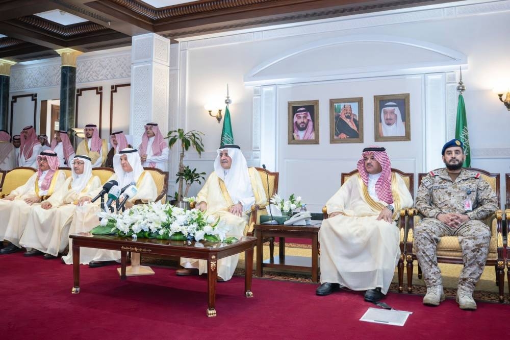 أمير تبوك يدشن ويضع حجر أساس 48 مشروعا بيئيا ومائيا وزراعيا بأكثر من 4.4 مليارات ريال أمير تبوك يدشن ويضع حجر أساس 48 مشروعا بيئيا ومائيا وزراعيا بأكثر من 4.4 مليارات ريال