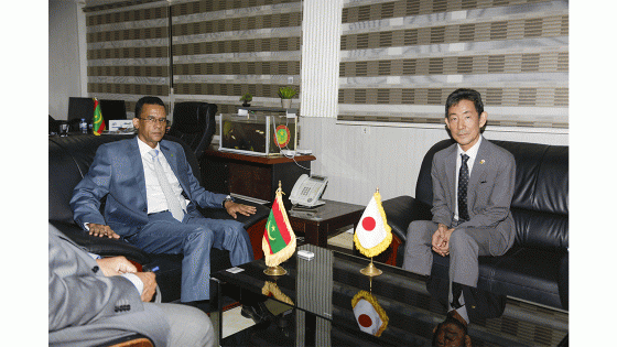 وزير الصيد يجري مباحثات مع السفير الياباني