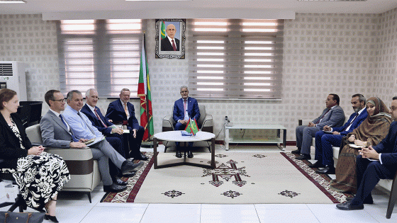 وزير الاقتصاد والمالية يستقبل وفداً بريطانياً رفيع المستوى