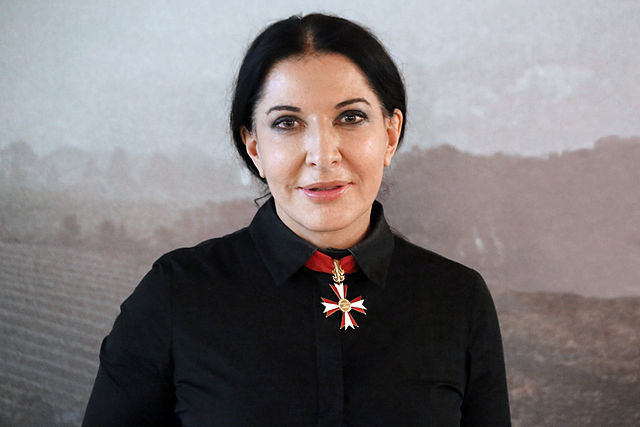 Marina Abramovic La Biografia E Le Opere Piu Importanti