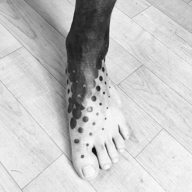 14 Stunning 'Blackout' Tattoos That You'll Be Amazed By 650_x_650_jpg