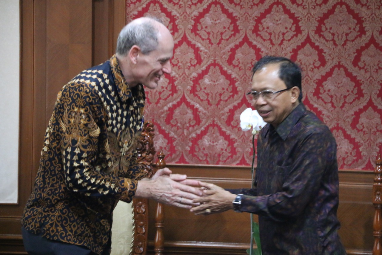 Dubes Belanda Kagumi Regulasi Pembatasan Plastik Sekali Pakai di Bali | Balinetizen