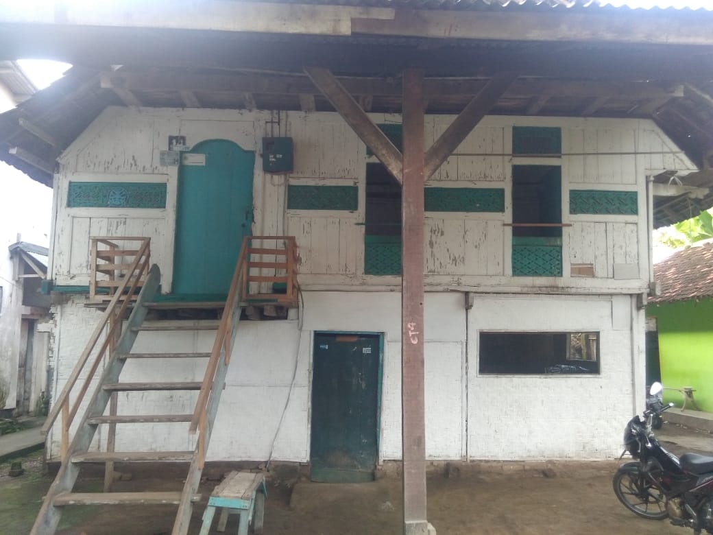 RUMAH PANGGUNG LOLOAN, IKON UNIK DARI BALI BARAT – Bali Sharing.com