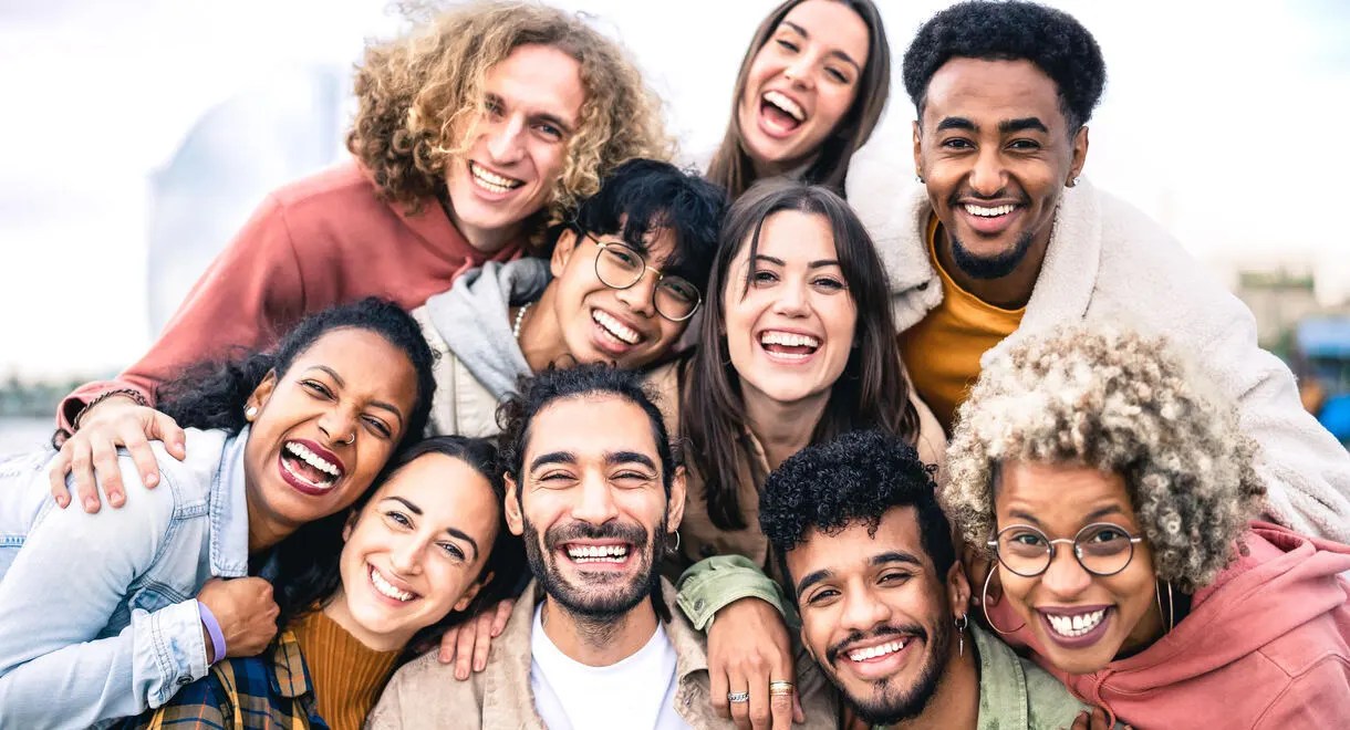Oltre la violenza, l’indipendenza: il nuovo bando di crowdfunding