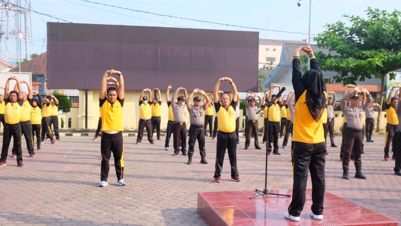Sehabis Senam Pagi Kapolres Tanjung Balai Memberikan sedikit Arahan tentang  jaga Kebersihan Lingkungan | Berita Merdeka Online