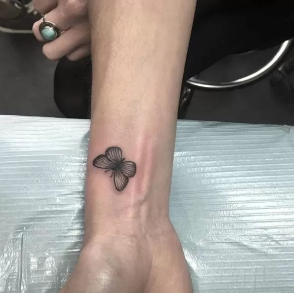10 Tatuaggi Eleganti A Forma Di Farfalla - Bigodino 594_x_595_jpg