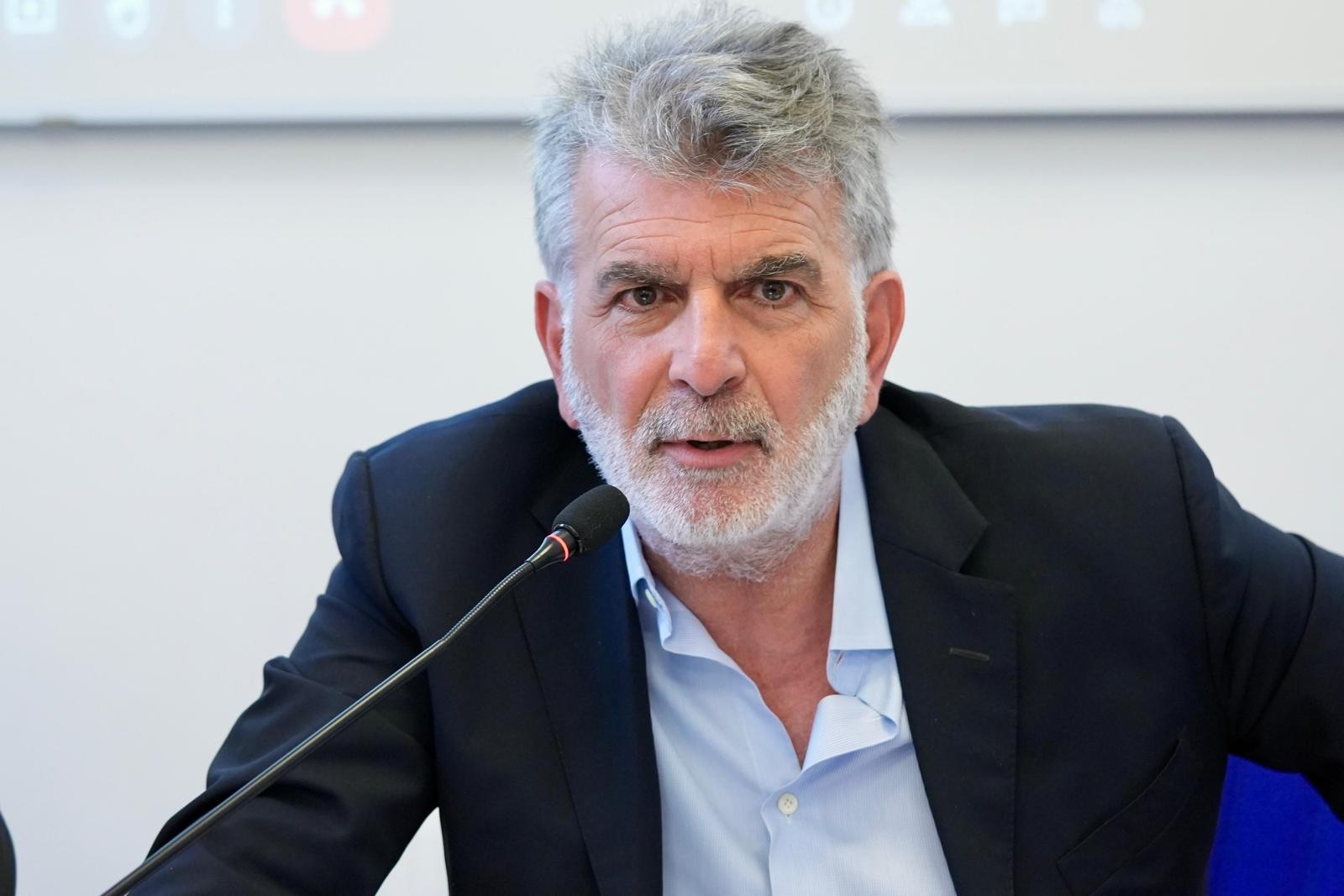 Polemica sui costi per i collegamenti per Roma, Carrieri a Leccese: “Chieda alla Regione di intervenire”